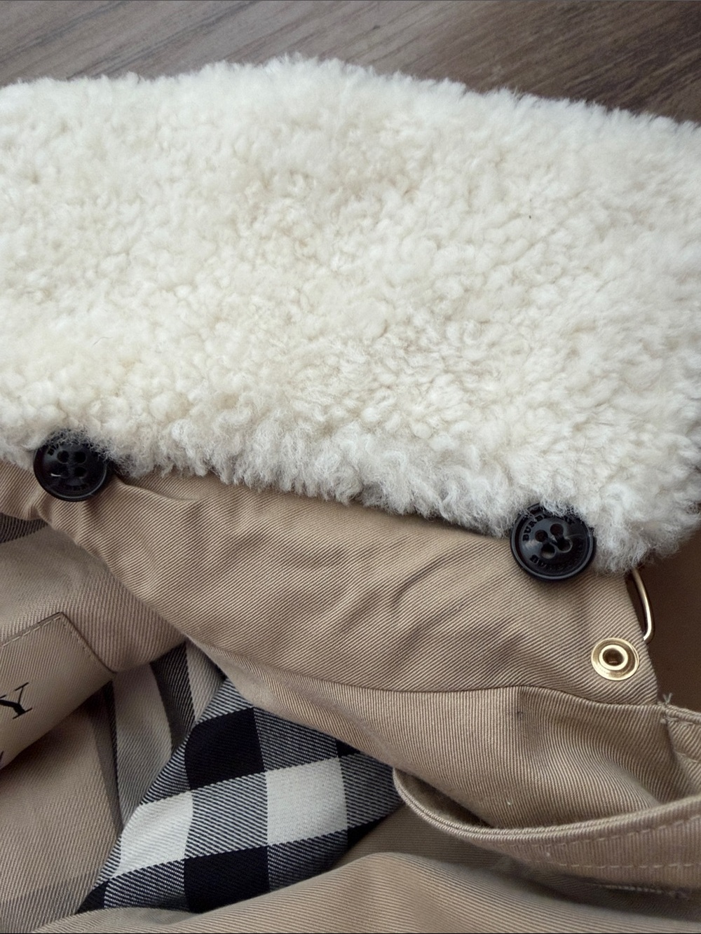 EUC Burberry Sandringham Tan Trench Coat with Shearling Collar size 8 - Picture 11 of 11
